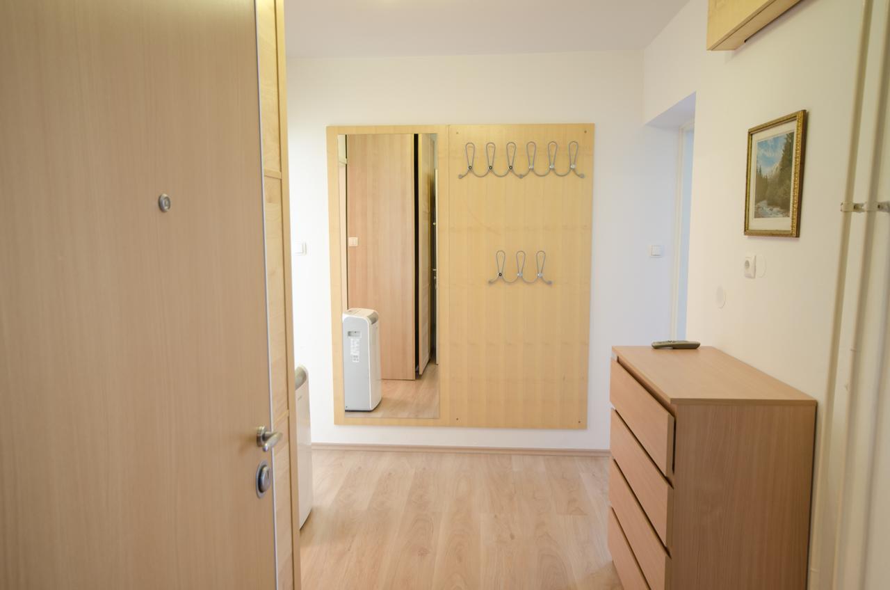 Apartment Near The Train Station